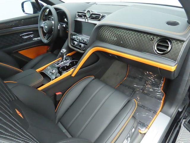 2025 Bentley Bentayga V8 AWD - 22925566 - 17