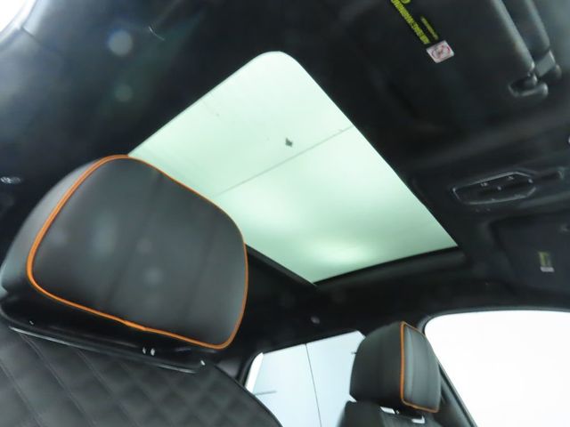 2025 Bentley Bentayga V8 AWD - 22925566 - 18