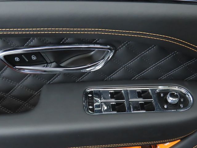 2025 Bentley Bentayga V8 AWD - 22925566 - 23