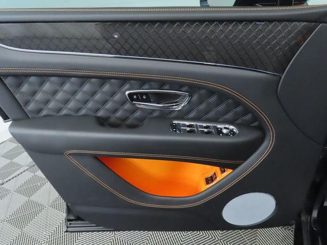 2025 Bentley Bentayga V8 AWD - 22925566 - 24