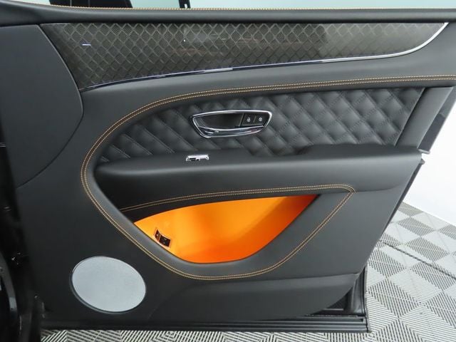 2025 Bentley Bentayga V8 AWD - 22925566 - 25