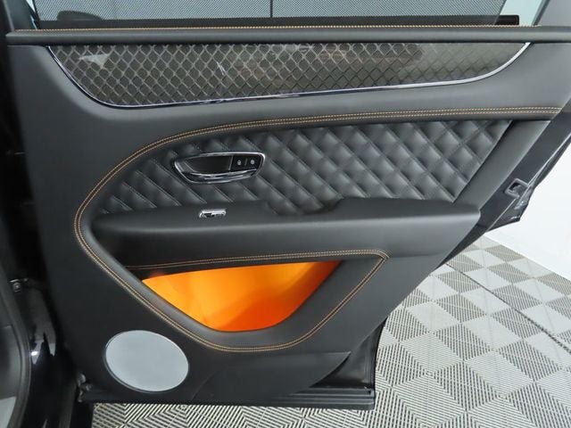 2025 Bentley Bentayga V8 AWD - 22925566 - 27