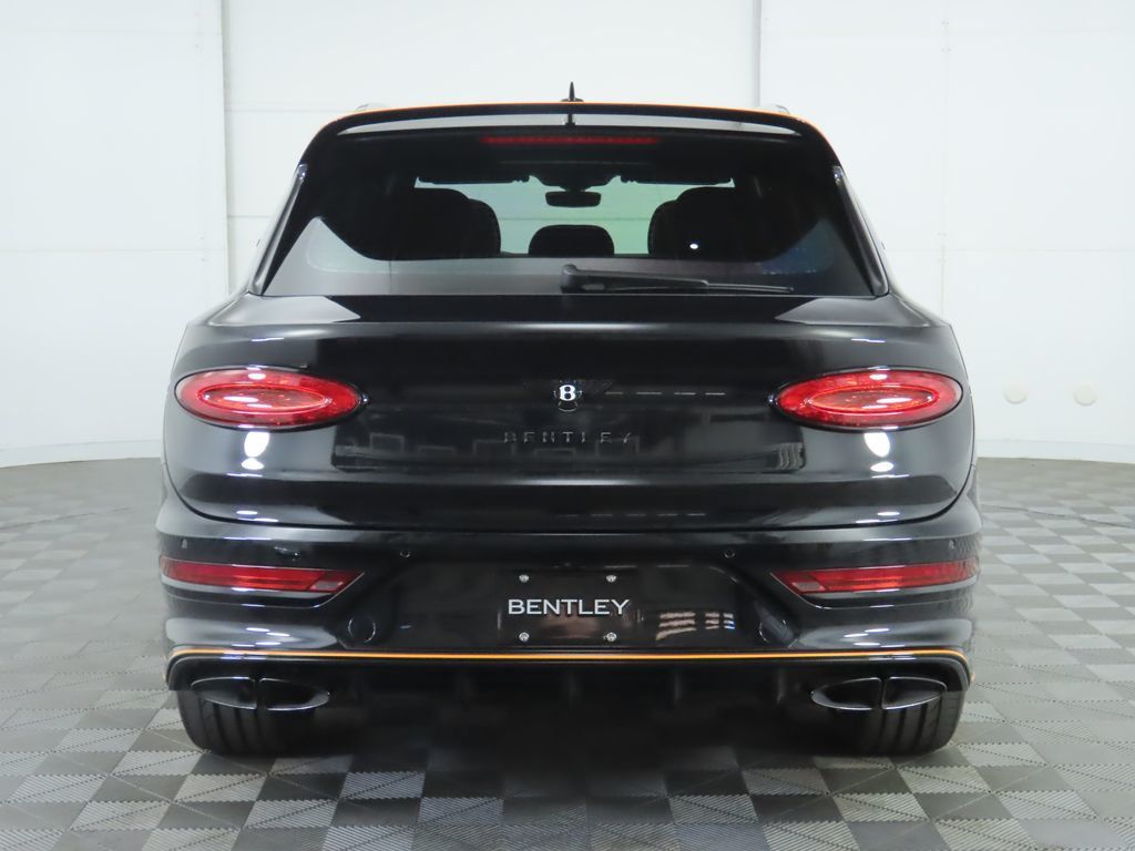 2025 Bentley Bentayga V8 photo 3