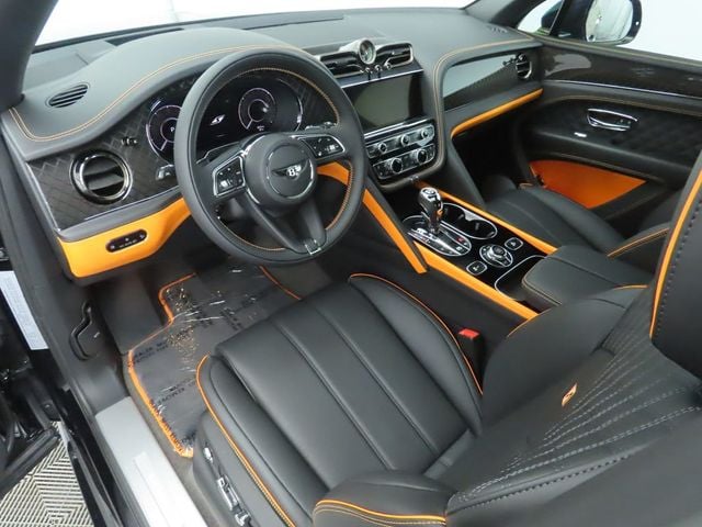 2025 Bentley Bentayga V8 AWD - 22925566 - 8