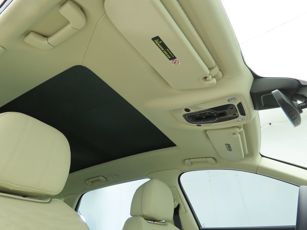 2025 Bentley Bentayga EWB V8 photo 10