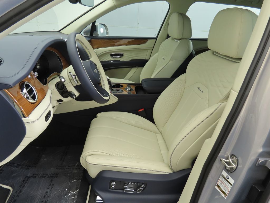2025 Bentley Bentayga EWB V8 photo 11