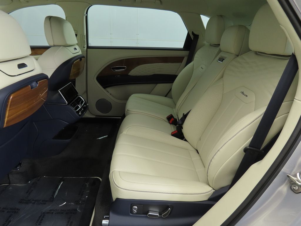 2025 Bentley Bentayga EWB V8 photo 13