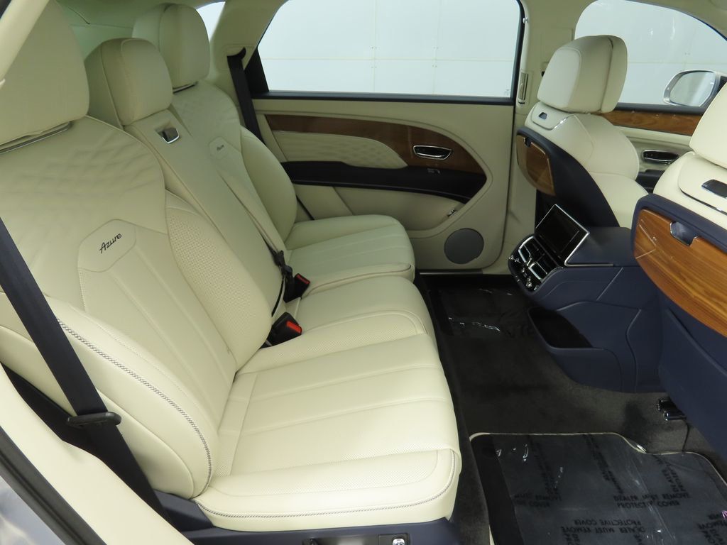 2025 Bentley Bentayga EWB V8 photo 14