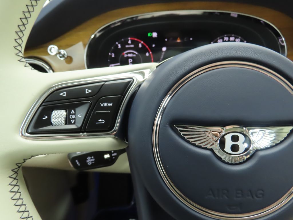 2025 Bentley Bentayga EWB V8 photo 26