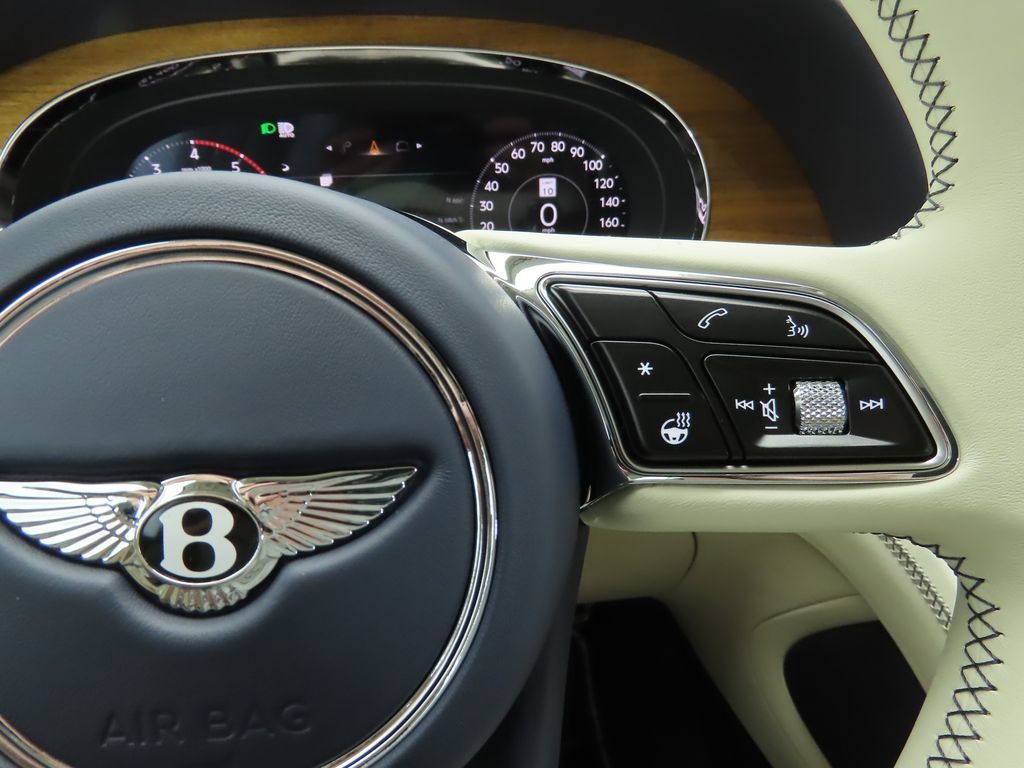 2025 Bentley Bentayga EWB V8 photo 27