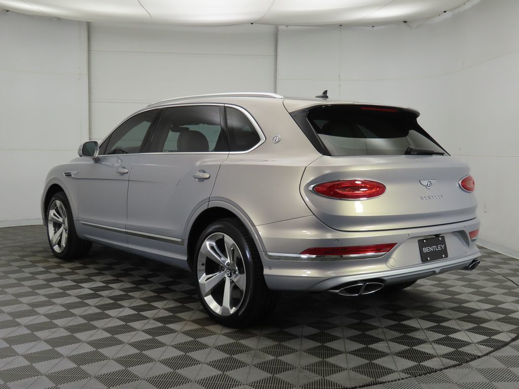 2025 Bentley Bentayga EWB V8 photo 3
