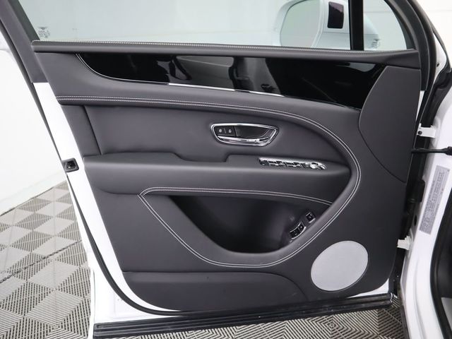 2025 Bentley Bentayga EWB V8 AWD - 22910191 - 24