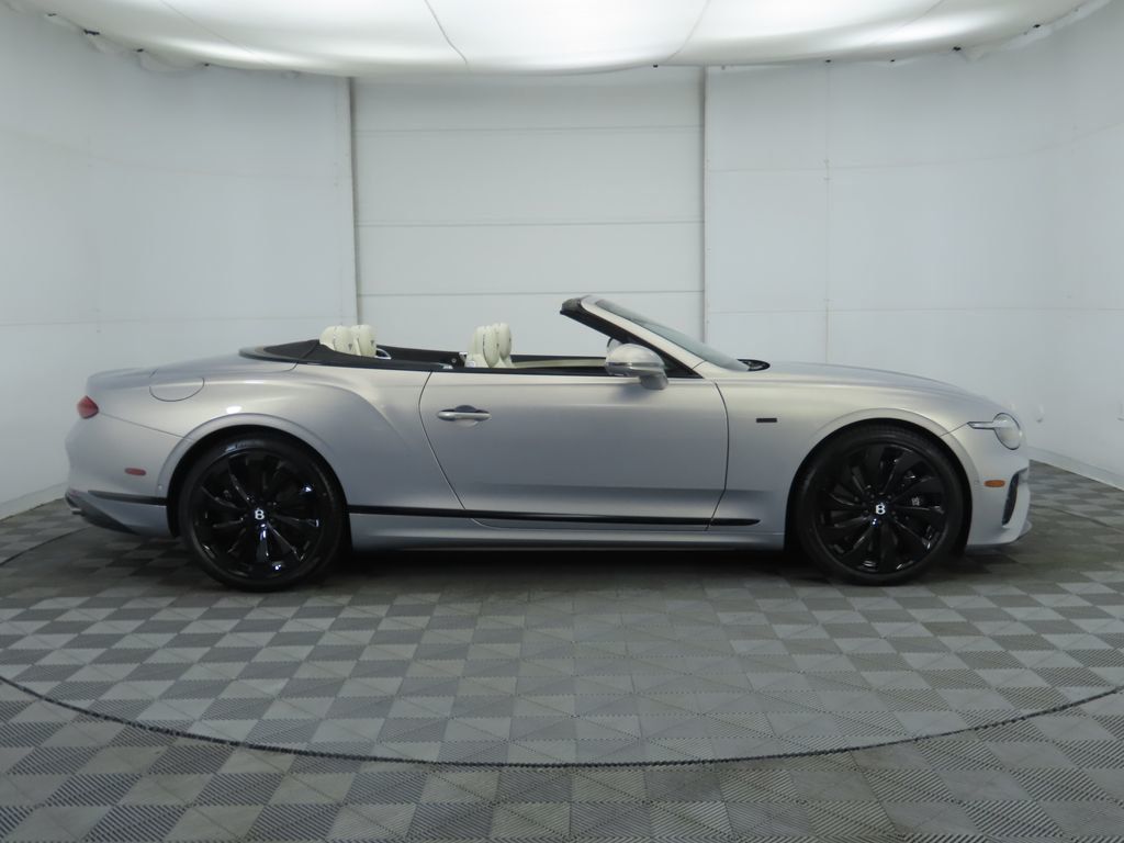 2025 Bentley Continental GT Black Edition photo 4