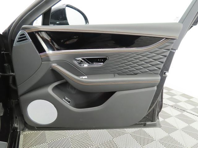 2025 Bentley Flying Spur - 22943437 - 24