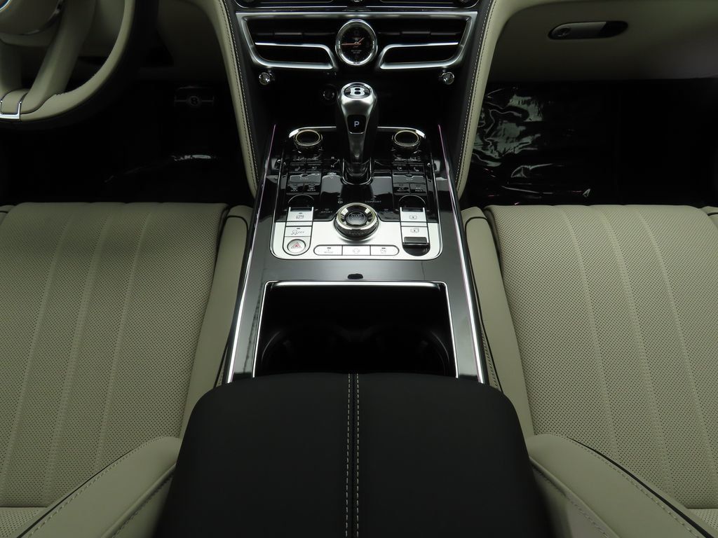2025 Bentley Flying Spur photo 16