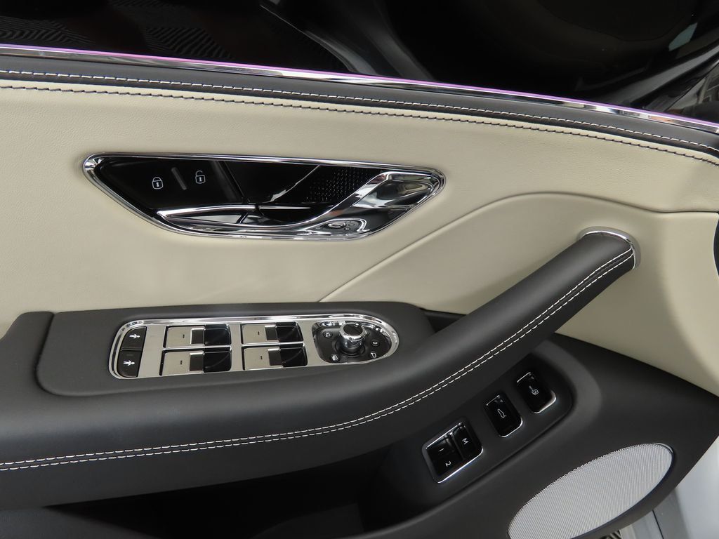 2025 Bentley Flying Spur photo 23