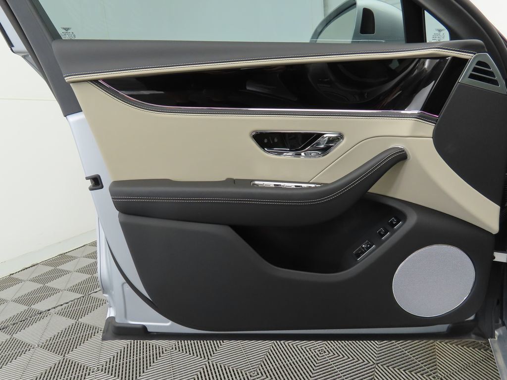 2025 Bentley Flying Spur photo 24