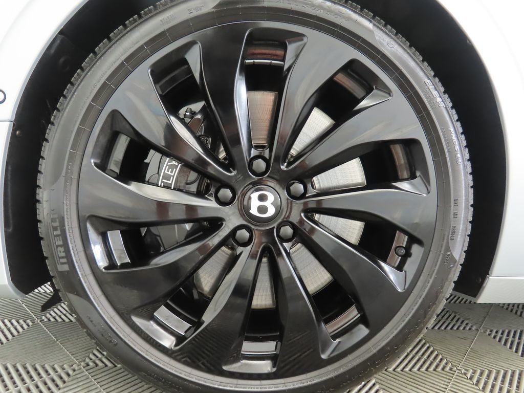 2025 Bentley Flying Spur photo 27