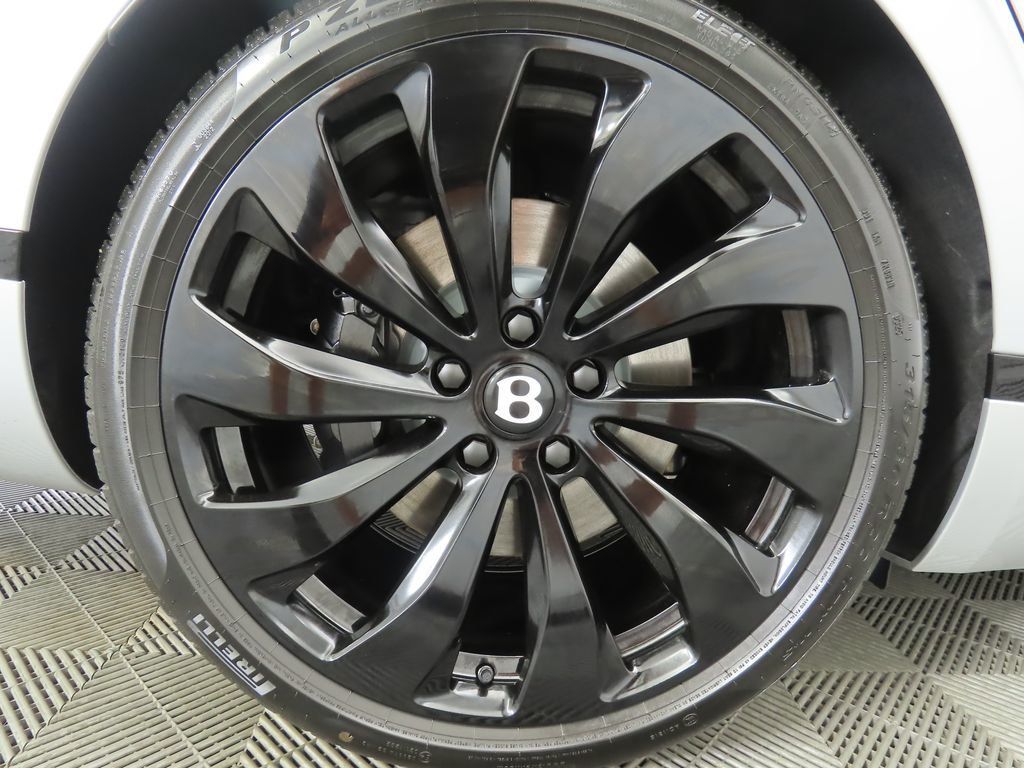 2025 Bentley Flying Spur photo 29