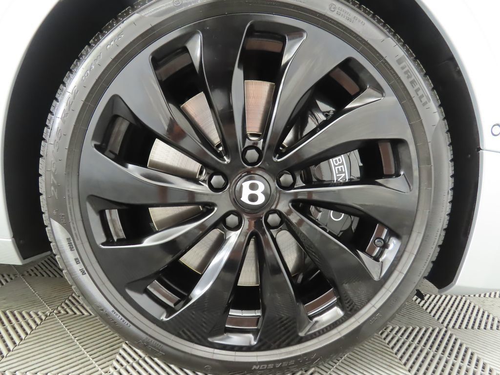 2025 Bentley Flying Spur photo 30