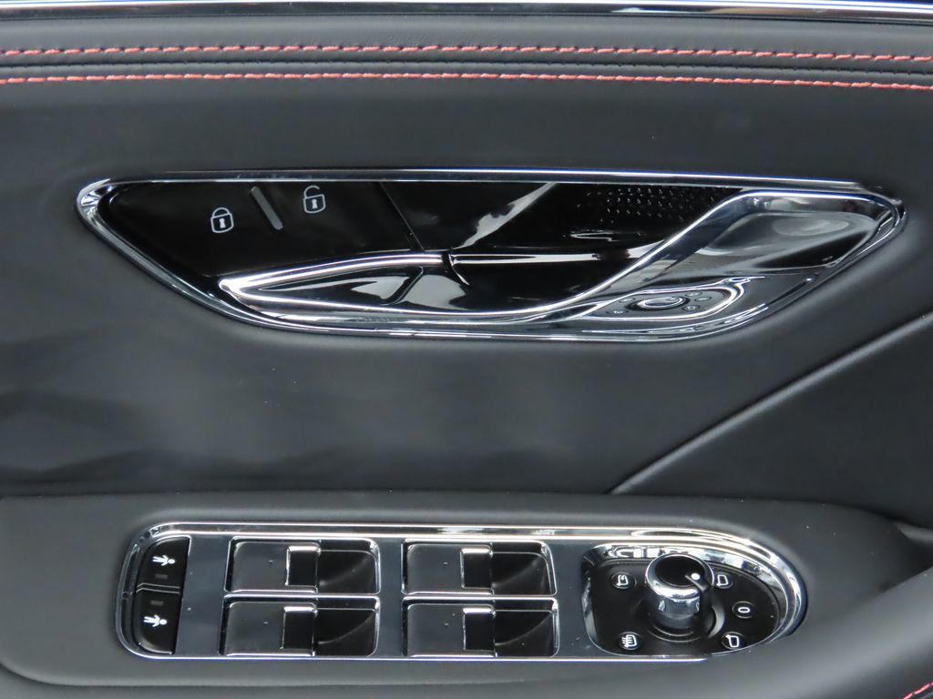 2025 Bentley Flying Spur Speed photo 21