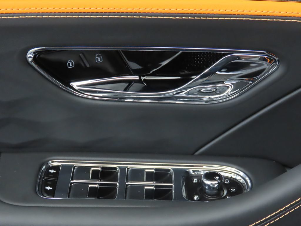 2025 Bentley Flying Spur Speed photo 22