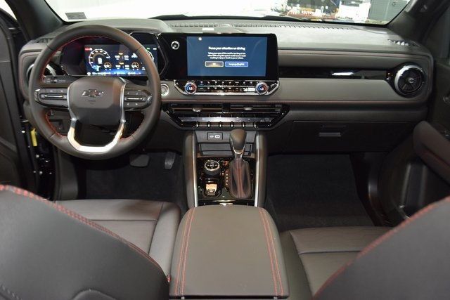 2025 Chevrolet Colorado 4WD Crew Cab Z71 - 22878417 - 29