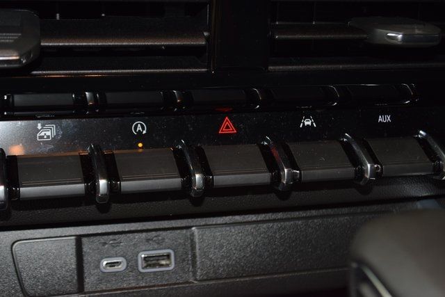 2025 Chevrolet Colorado 4WD Crew Cab Z71 - 22878417 - 31