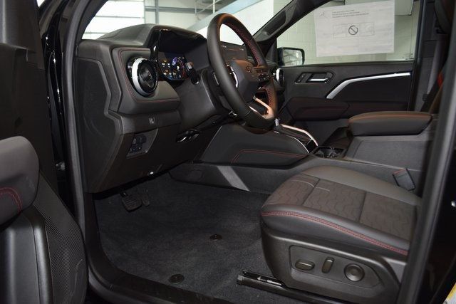 2025 Chevrolet Colorado 4WD Crew Cab Z71 - 22878417 - 39