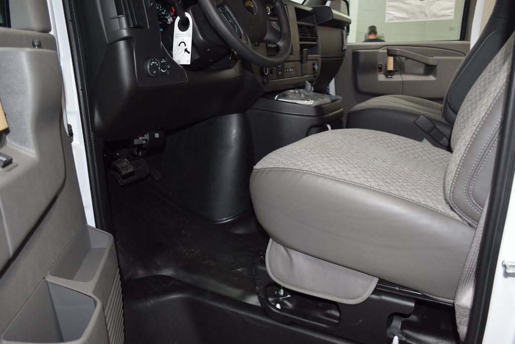 2025 Chevrolet Express Cargo Van RWD 2500 135" - 22863345 - 22
