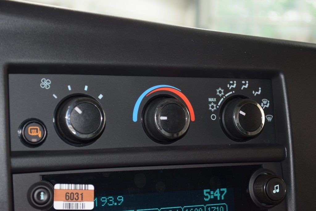 2025 Chevrolet Express Cargo Van RWD 2500 135" - 22863345 - 26