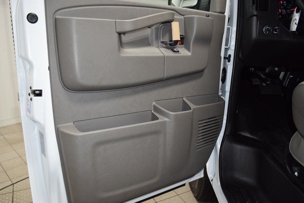 2025 Chevrolet Express Cargo Van RWD 2500 135" - 22863345 - 35