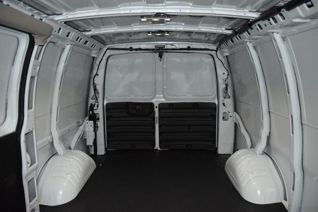 2025 Chevrolet Express Cargo Van RWD 2500 135" - 22910770 - 26