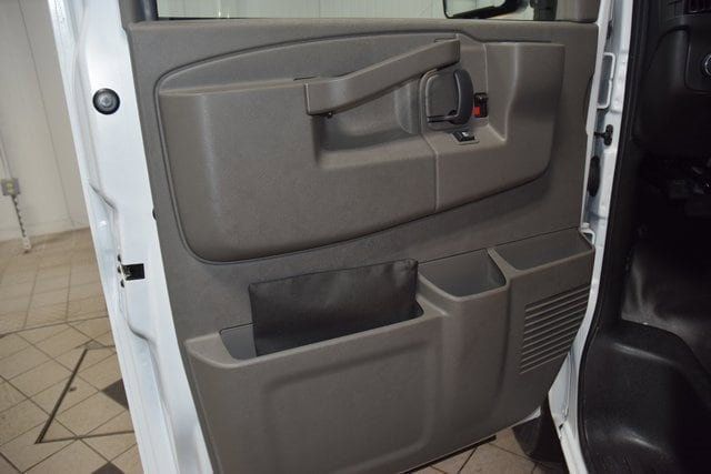 2025 Chevrolet Express Commercial Cutaway 3500 Van 139" - 22868270 - 27