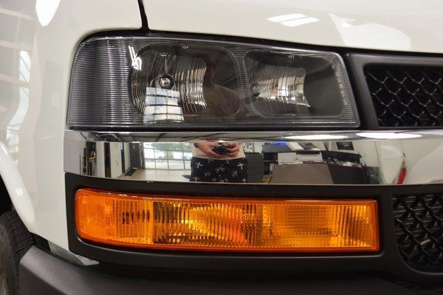 2025 Chevrolet Express Commercial Cutaway 3500 Van 139" - 22868271 - 4