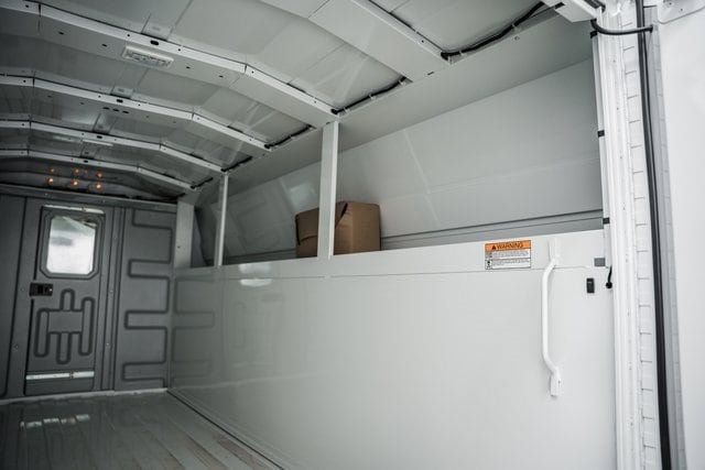 2025 Chevrolet Express Commercial Cutaway 3500 Van 139" - 22868272 - 22