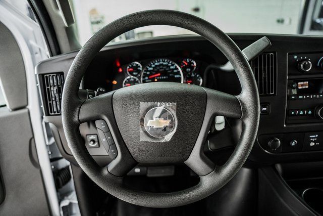 2025 Chevrolet Express Commercial Cutaway 3500 Van 139" - 22868272 - 34