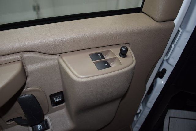 2025 Chevrolet Express Commercial Cutaway 3500 Van 139" - 22868273 - 30