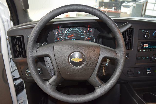 2025 Chevrolet Express Commercial Cutaway 3500 Van 139" - 22868275 - 31