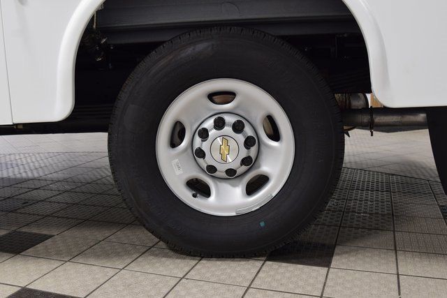 2025 Chevrolet Express Commercial Cutaway 3500 Van 139" - 22881943 - 16