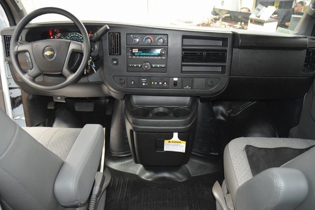 2025 Chevrolet Express Commercial Cutaway 3500 Van 139" - 22881943 - 18