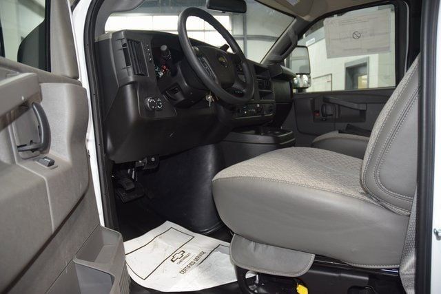 2025 Chevrolet Express Commercial Cutaway 3500 Van 139" - 22881943 - 27