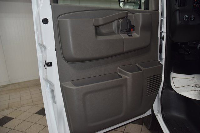 2025 Chevrolet Express Commercial Cutaway 3500 Van 139" - 22881943 - 28