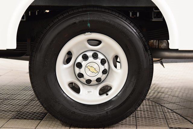 2025 Chevrolet Express Cutaway 3500 Van photo 11