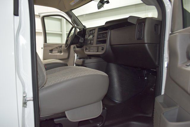 2025 Chevrolet Express Cutaway 3500 Van photo 12
