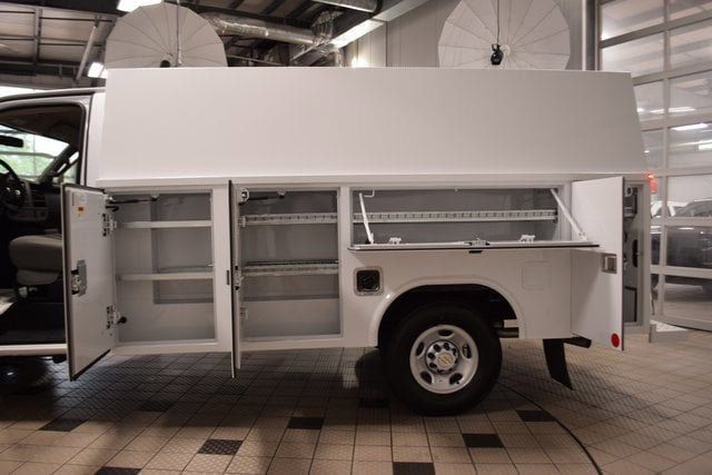 2025 Chevrolet Express Cutaway 3500 Van photo 25