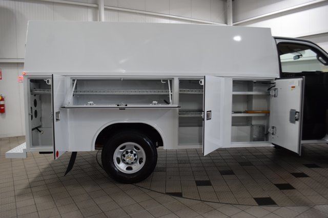 2025 Chevrolet Express Cutaway 3500 Van photo 26