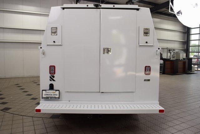 2025 Chevrolet Express Cutaway 3500 Van photo 4
