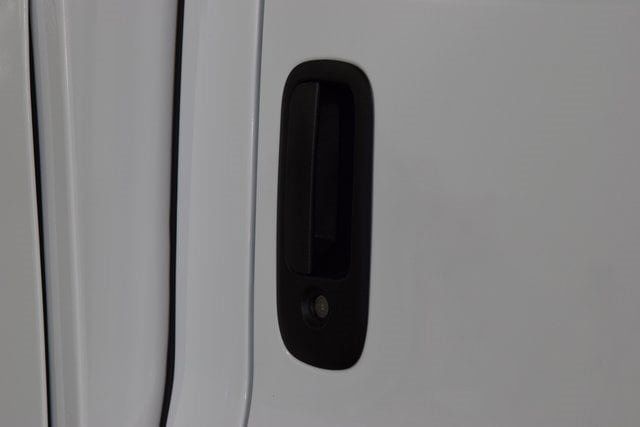 2025 Chevrolet Express Cutaway 3500 Van photo 8