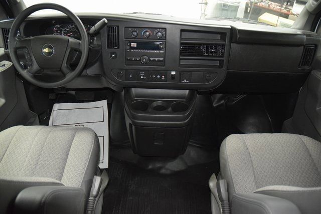 2025 Chevrolet Express Cutaway 3500 Van photo 3